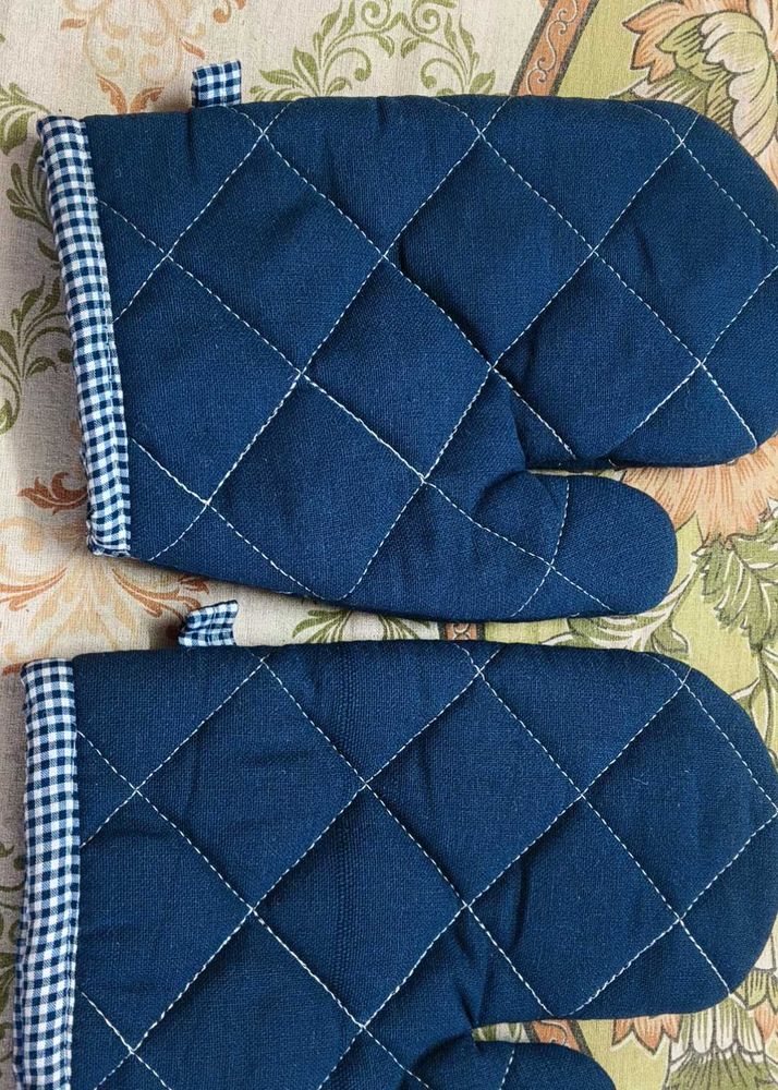 Navy Quilted Oven Mitts - Pair