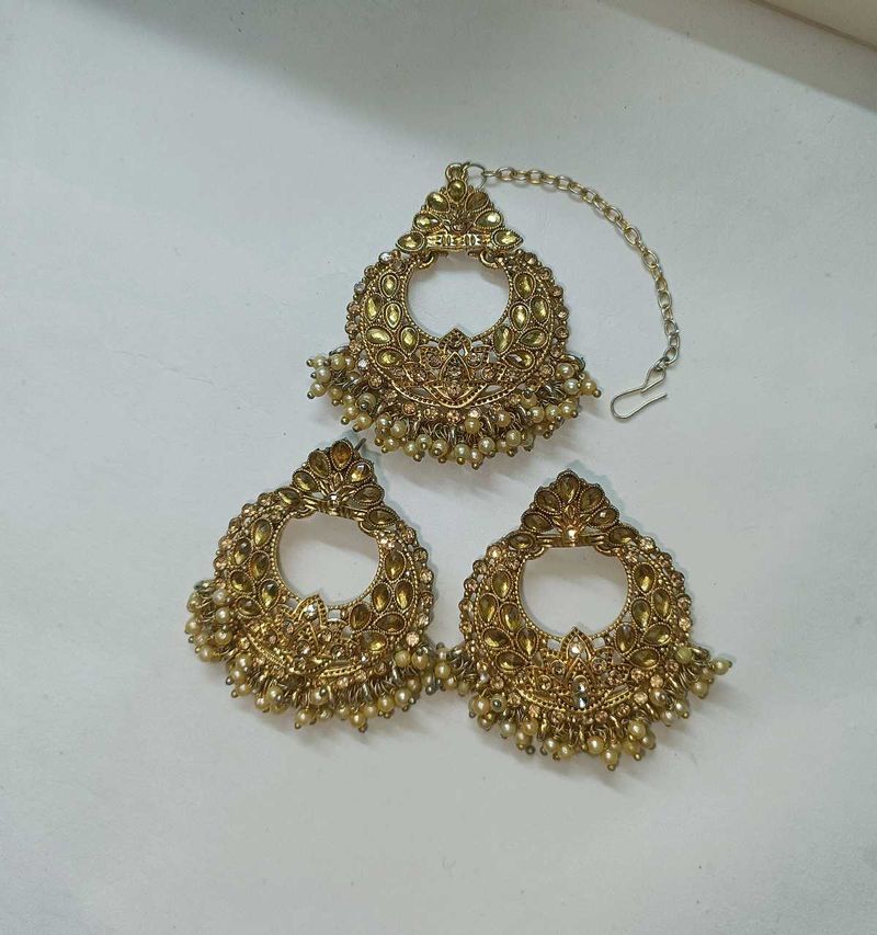 Elegant Gold-Tone Earrings &amp; Maang Tikka Set