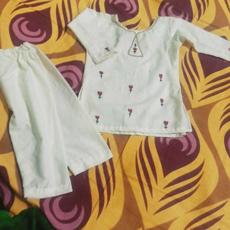 Kurta Suit with Heart Motifs