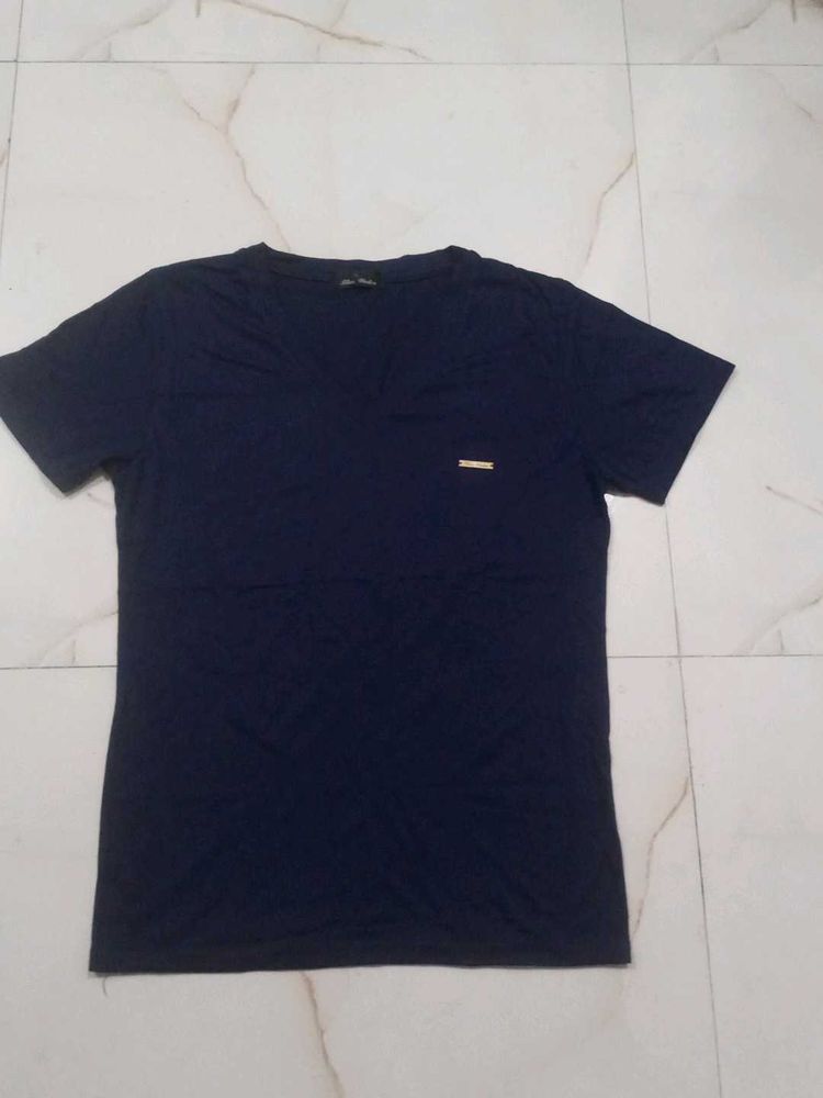 Navy Blue Men's T-Shirt and black tshirt