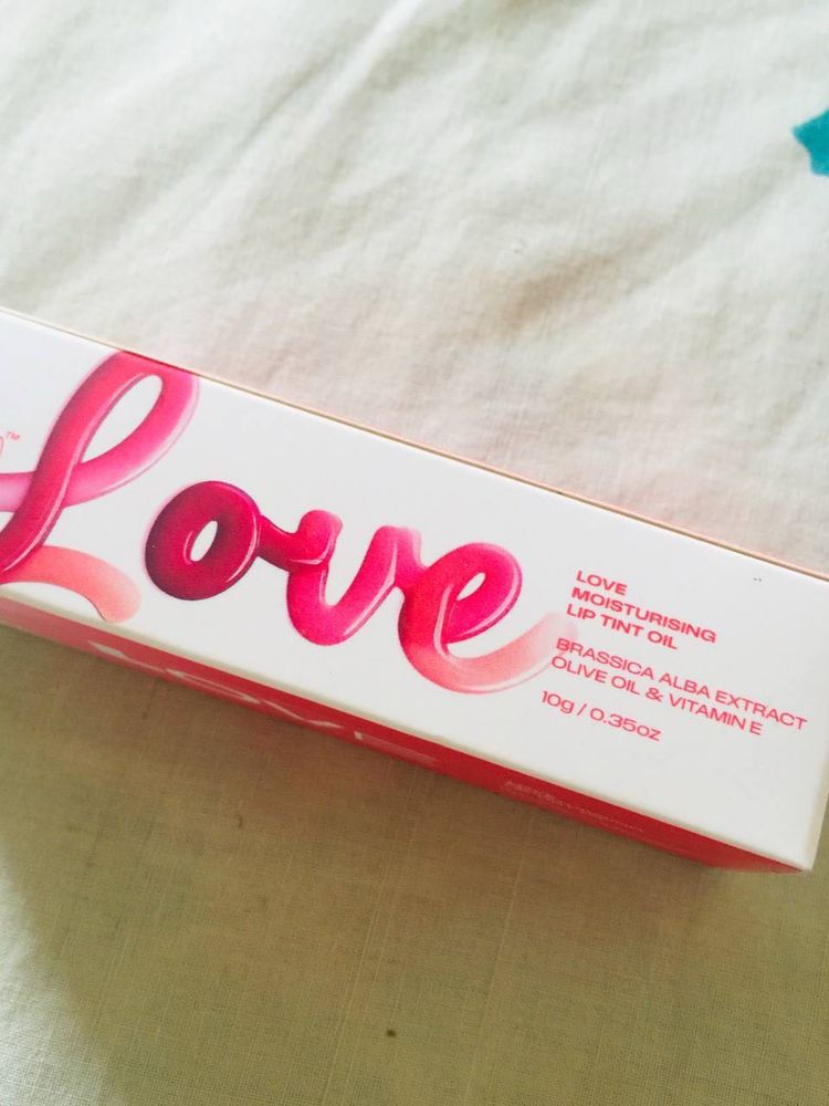 Love Moisturising Lip Tint Oil