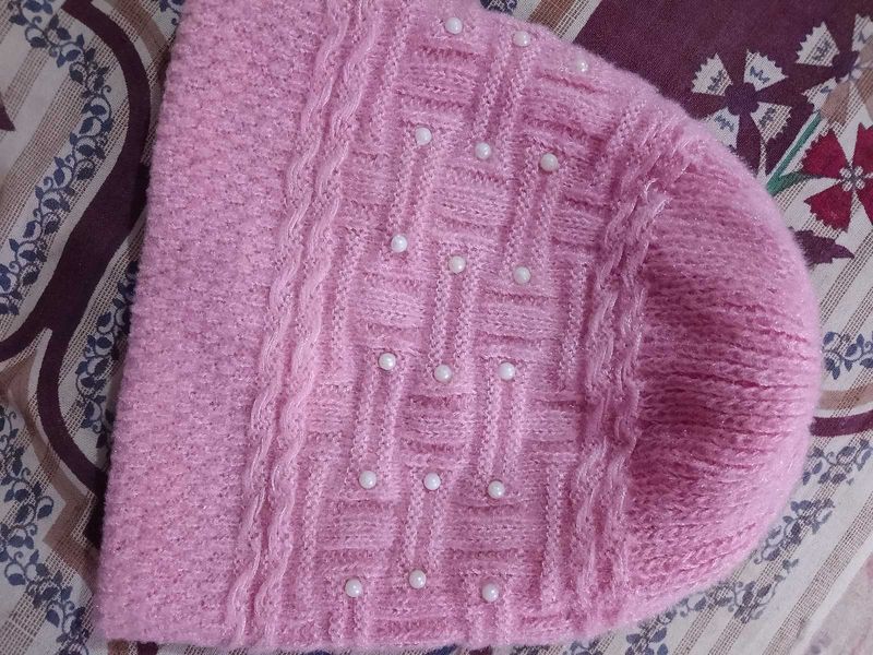 cozy pink beanie with pearls detail❤️