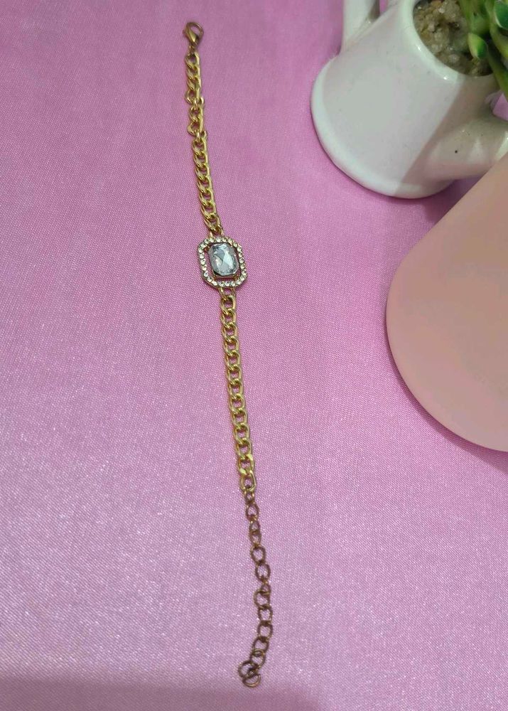 Elegant Gold Chain Bracelet with Crystal