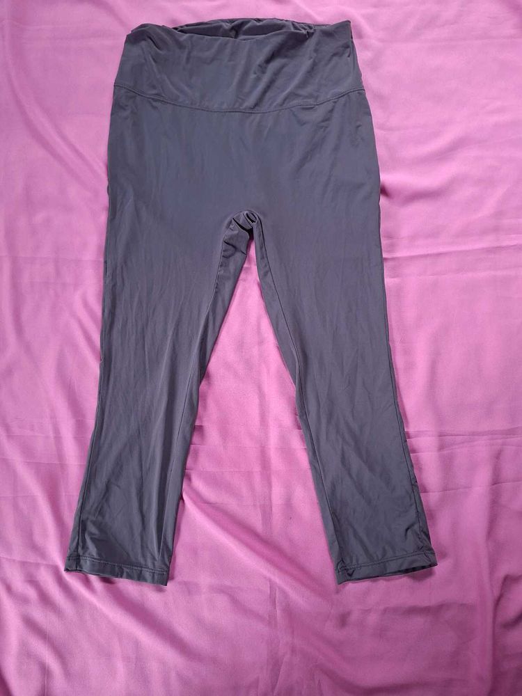 fitted grey leggings