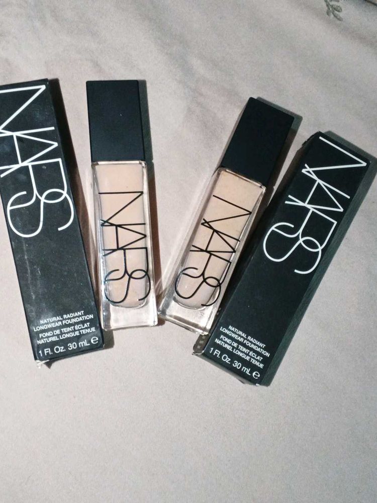Combo NARS Natural Radiant Longwear Foundation