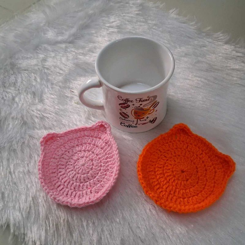 2 Cups and Handmade Crochet Cat Coasters Set