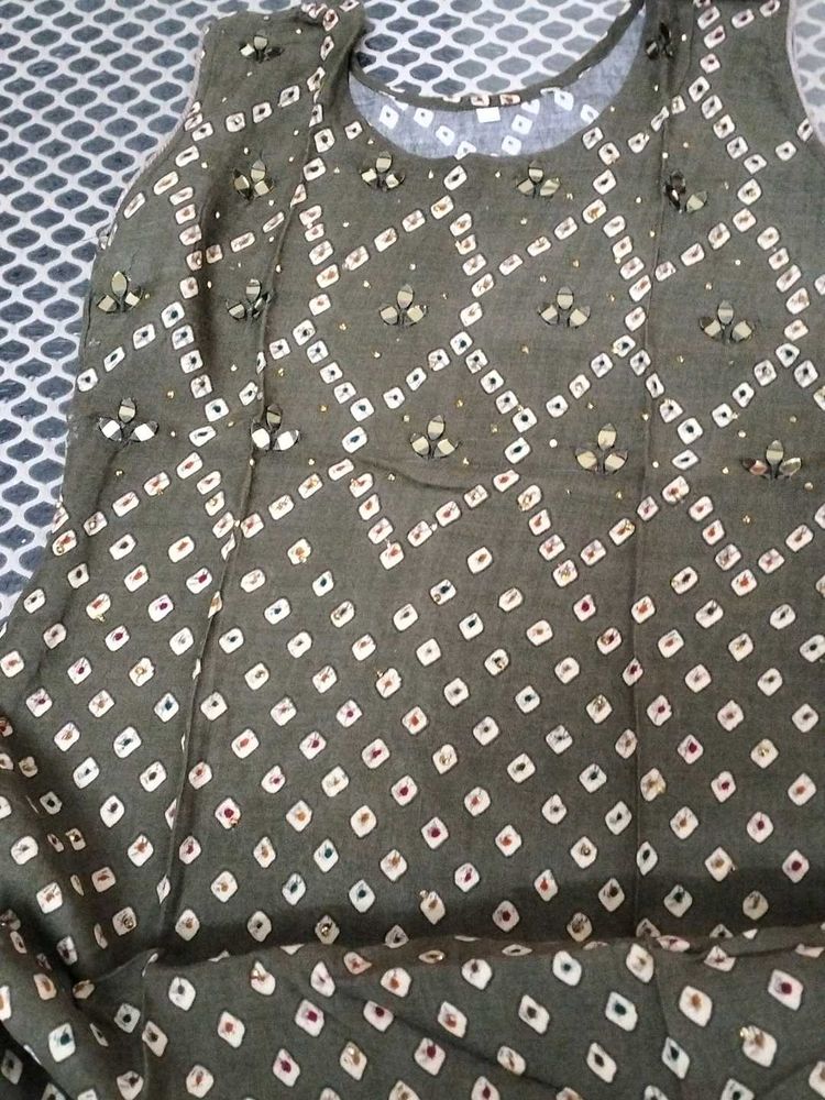 Beautiful Badni Print Kurta With Plain Pant