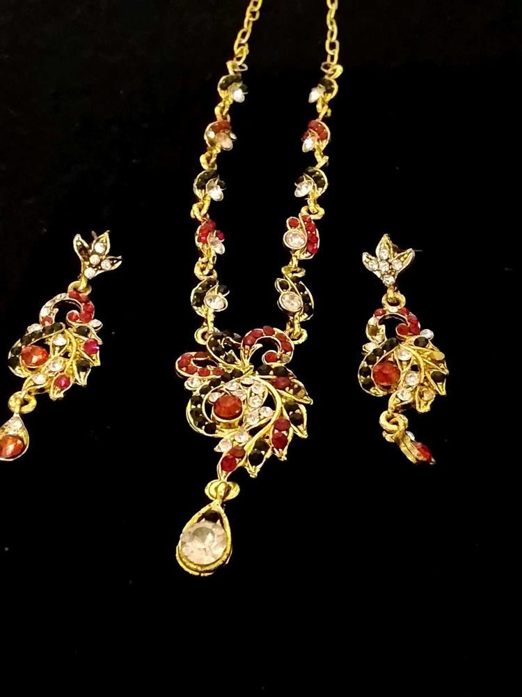 Exquisite Red and Gold Necklace Set