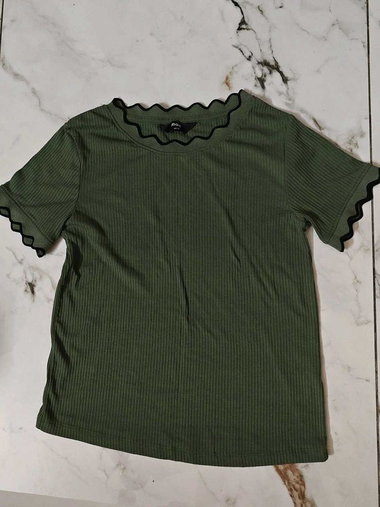 Ribbed Green Lettuce Trim Top