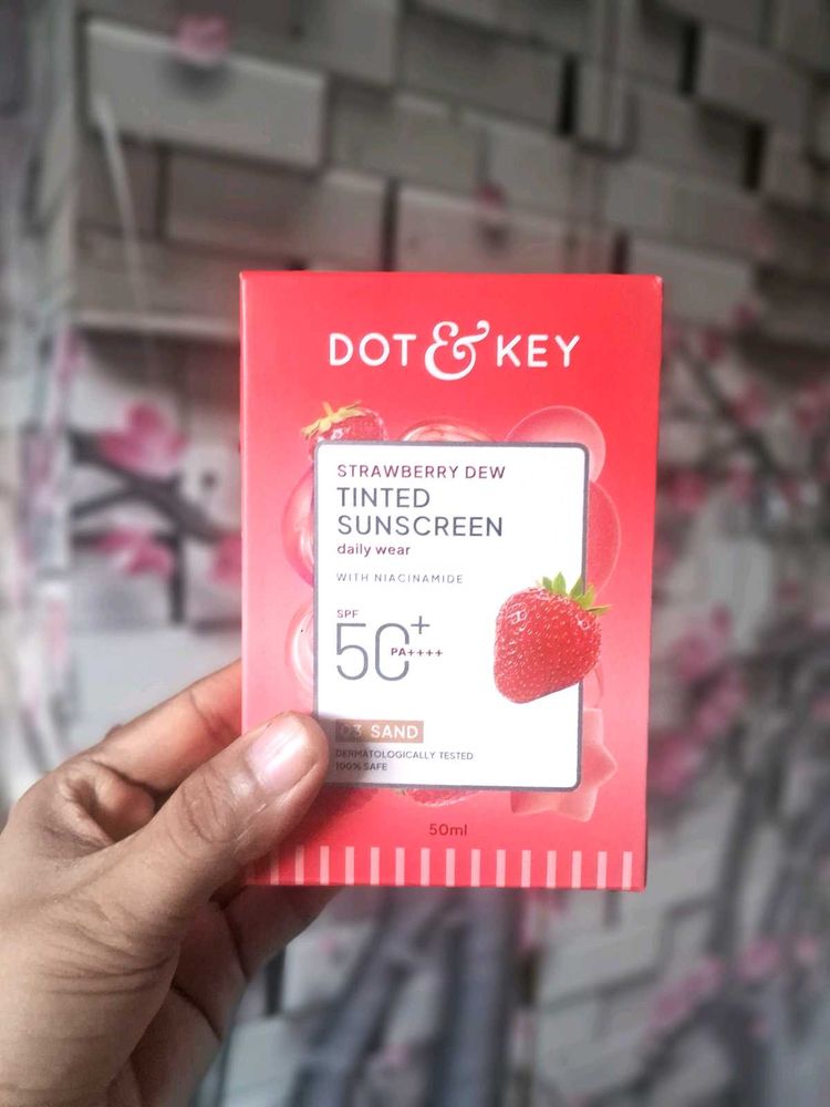 Dot &amp; Key Strawberry Tinted Sunscreen SPF 50