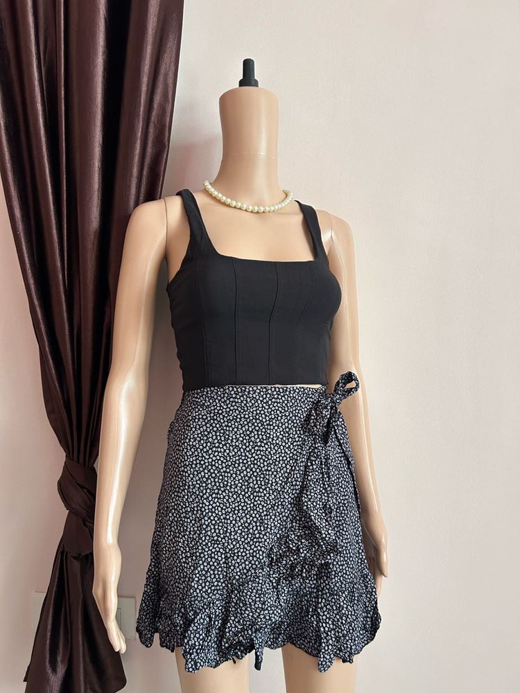 Chic Black Floral Mini Skirt