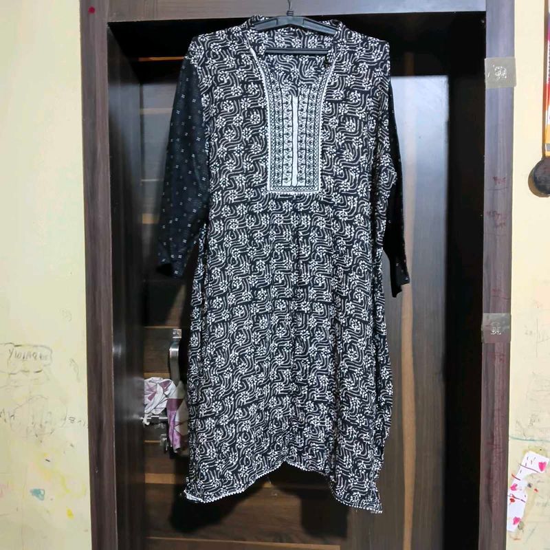 Stylish Black &amp; White Printed Kurta