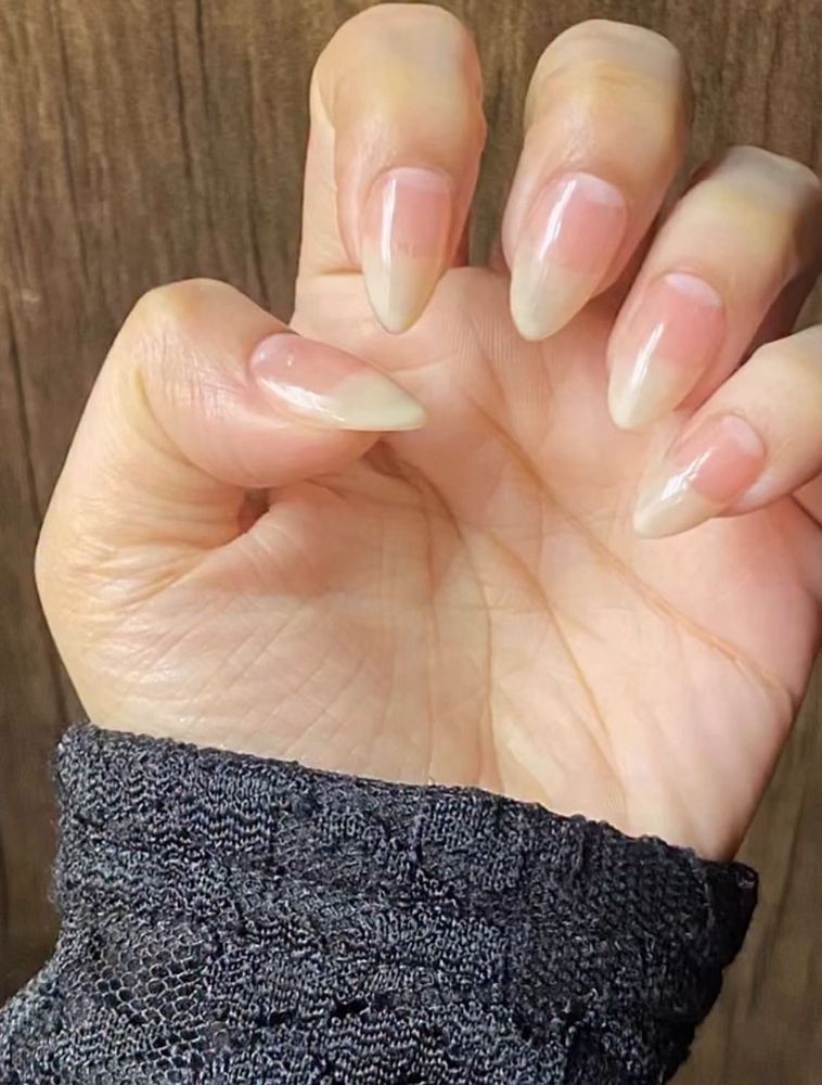 Elegant Almond Shape hyper realistic nails