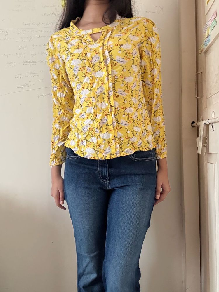 Floral yellow feminine top
