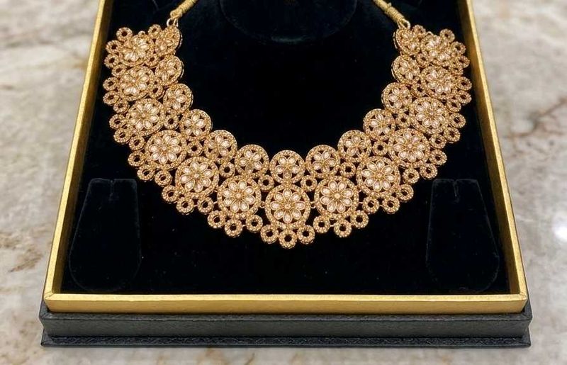 Exquisite Gold-Tone Statement Necklace