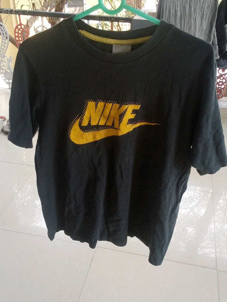 Vintage Nike bottle green tshirt